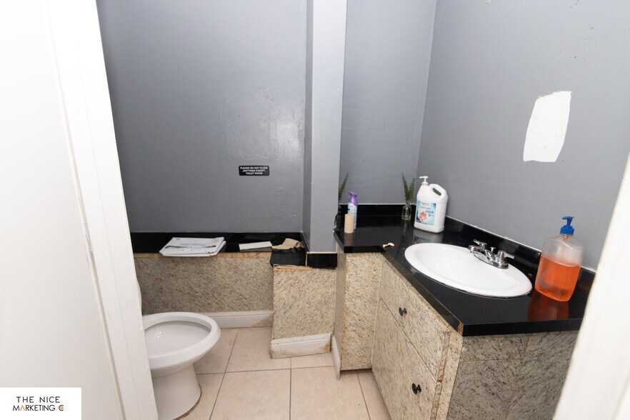 More Photos Of 3045 W Broward Blvd, Fort Lauderdale Freestanding For Sale