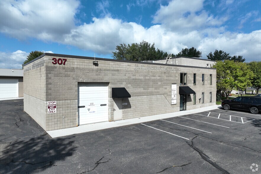 More Photos Of 307 12th Ave S, Buffalo Flex For Lease