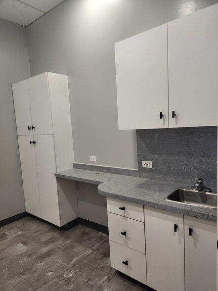 More Photos Of 122-138 W Post Rd, White Plains General Retail For Lease