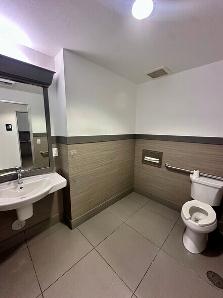 More Photos Of 8158 Beverly Blvd, Los Angeles Medical For Sale