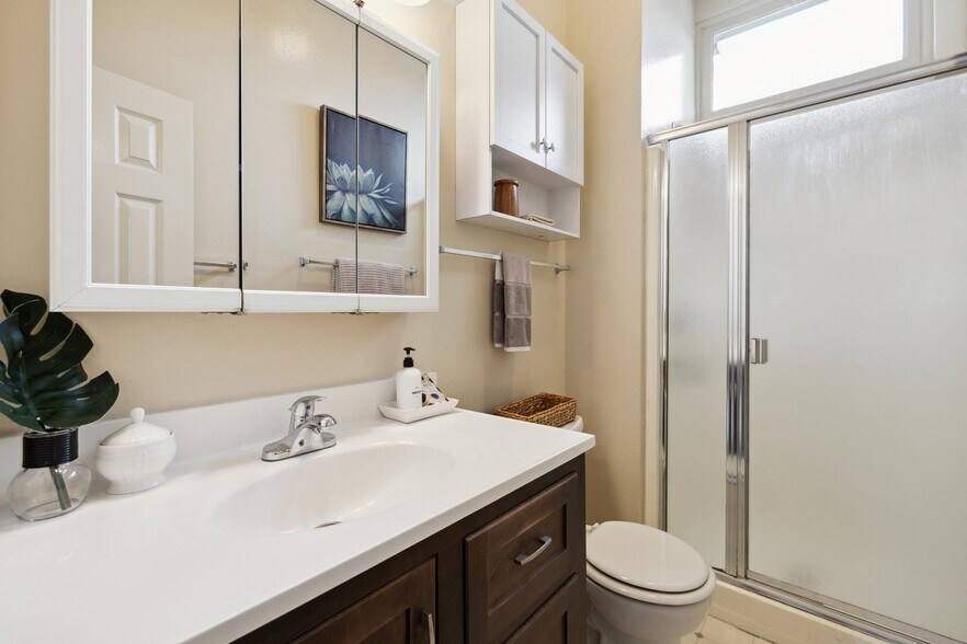 More Photos Of 1820 3rd St, Alameda Apartments For Sale