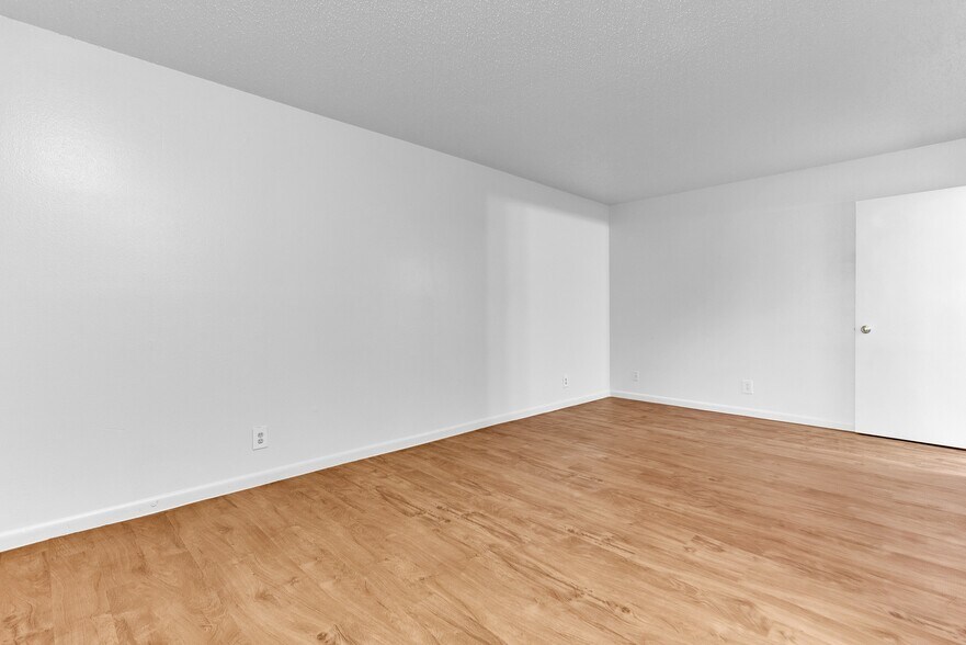 More Photos Of 5050 Fredericksburg Rd, San Antonio Apartments For Sale