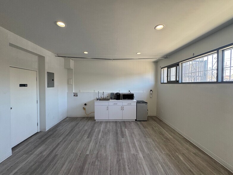 More Photos Of 2059-2065 Venice Blvd, Los Angeles Storefront Retail Office For Sale
