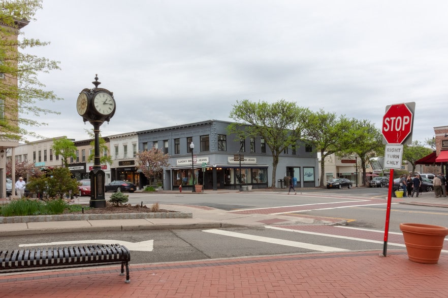 More Photos Of 230-262 E Ridgewood Ave, Ridgewood Unknown For Lease