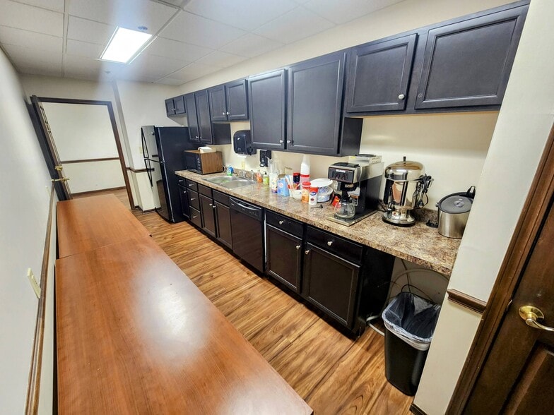 More Photos Of 2110 Kanawha Blvd E, Charleston Office For Lease