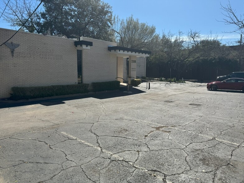 More Photos Of 3300 Douglas Ave, Dallas Storefront Retail Office For Sale