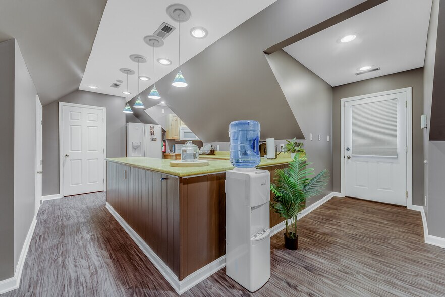 More Photos Of 6-10 Canyon Rd, Morgantown Loft Creative Space For Sale