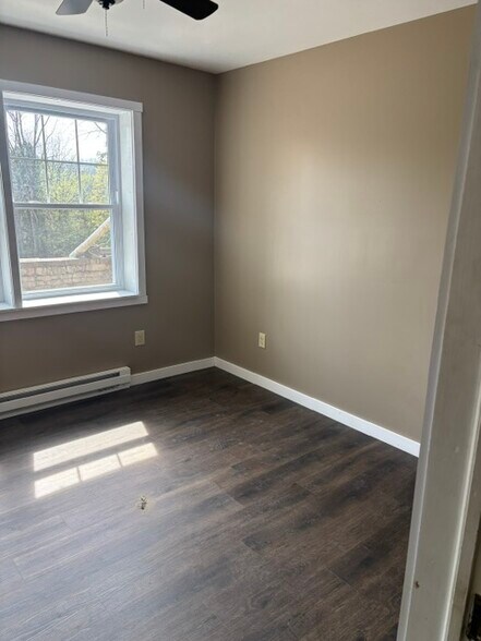 More Photos Of 429 Riverview Dr, Walnutport Flex For Sale