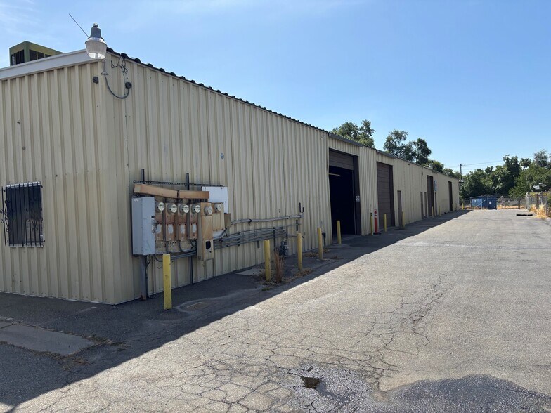 More Photos Of 5920 Rosebud Ln, Sacramento Warehouse For Sale