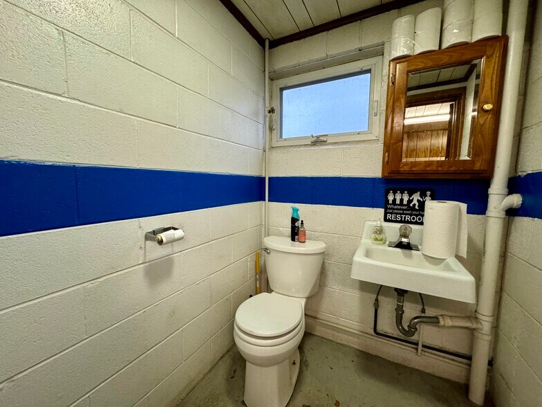 More Photos Of 2085 Clinton St, West Seneca Auto Repair For Sale