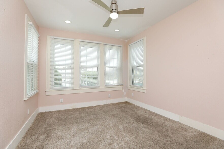 More Photos Of 717 Broadway St, Galveston Apartments For Sale