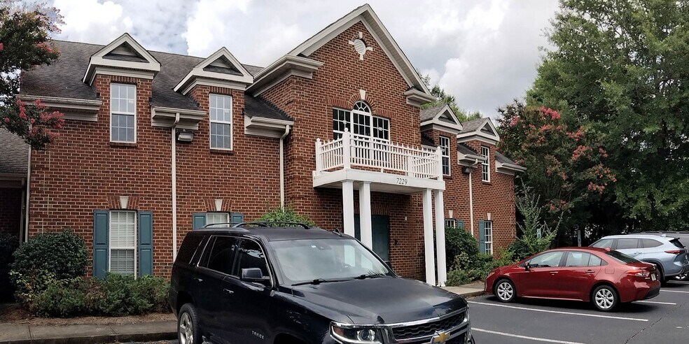More Photos Of 7229 Albemarle Rd, Charlotte Office For Sale
