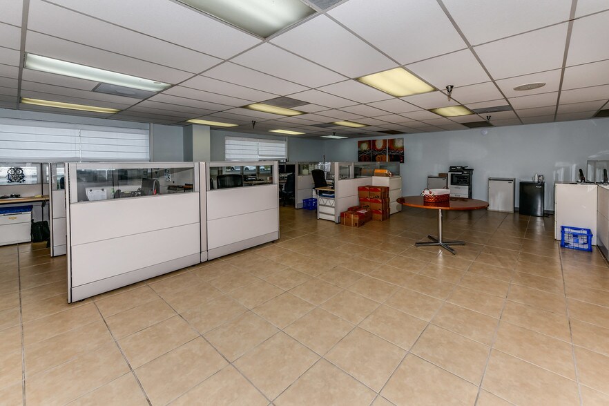 More Photos Of 2313 W Violet, Tampa Medical For Lease