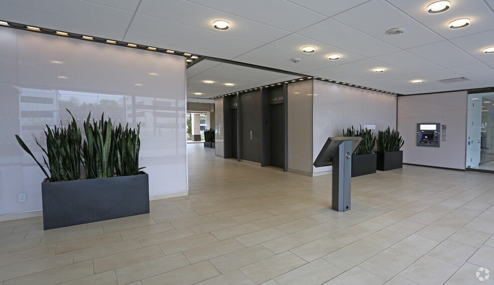 More Photos Of 111 Great Neck Rd, Great Neck Office For Lease
