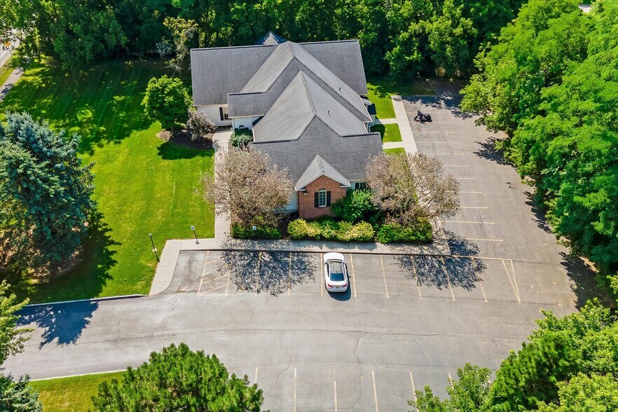 More Photos Of 55 Sullys Trl, Pittsford Office For Lease