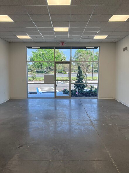 More Photos Of 8340 Southpark Cir, Orlando Flex For Lease