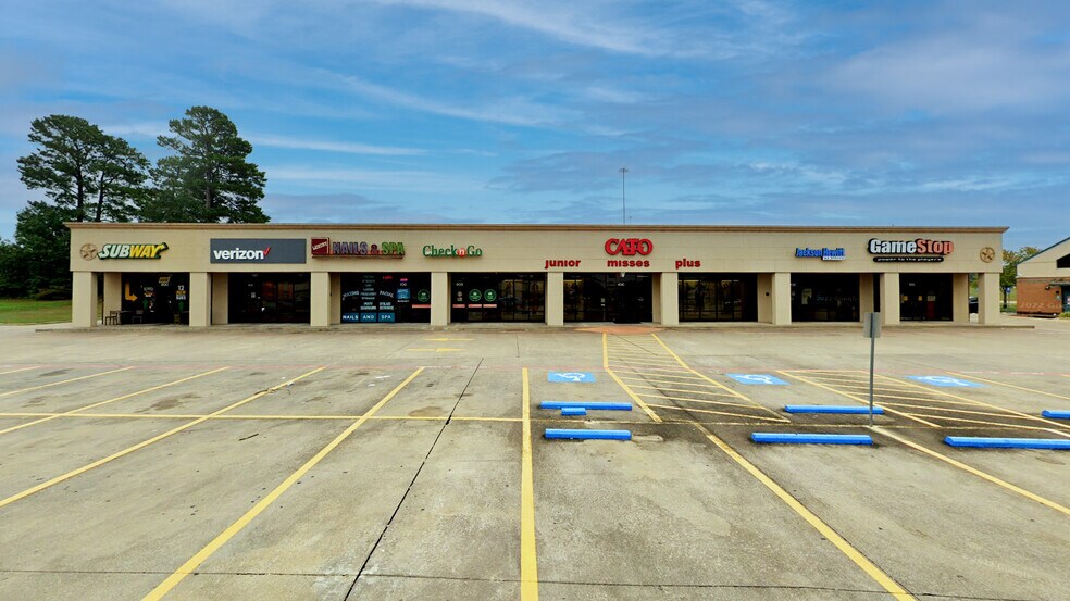 More Photos Of 404 Walton Dr, Texarkana Storefront For Sale