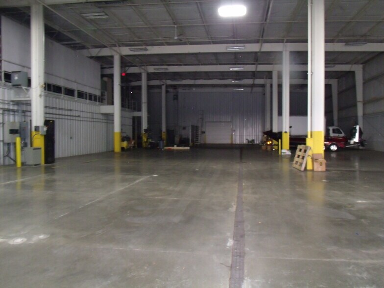 More Photos Of 411 Holmes St, Frankfort Light Distribution For Sale