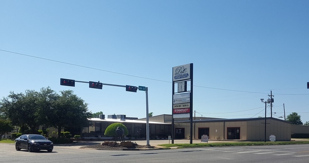 More Photos Of 309 SW 11th St, Lawton Storefront Retail Office For Lease