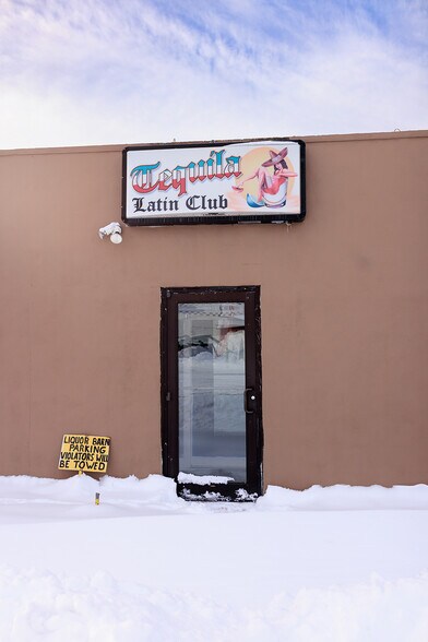 More Photos Of 719 Central Ave W, Hampton Flex For Lease