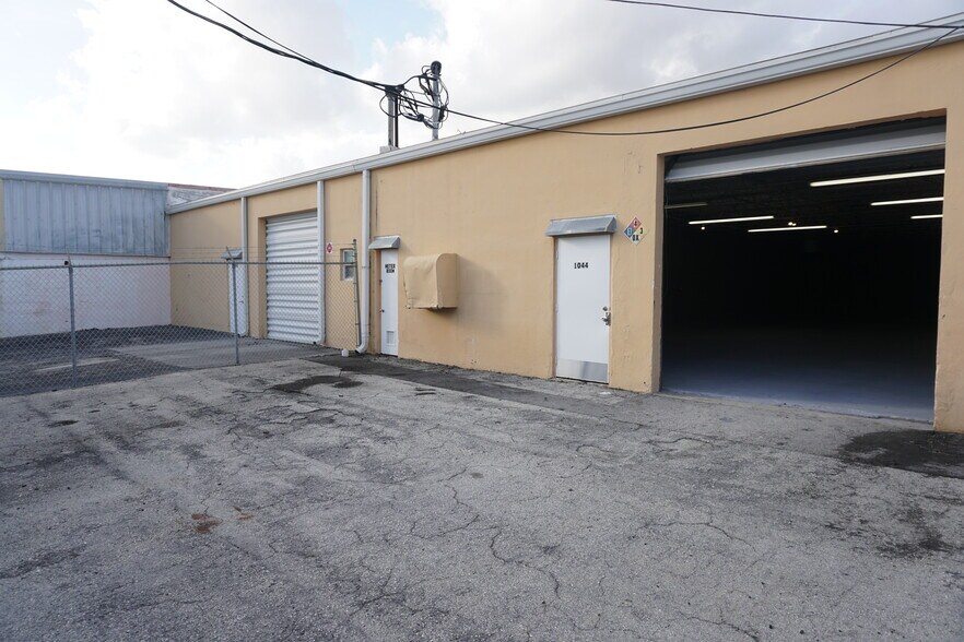 More Photos Of 1042-1048 NE 44th St, Oakland Park Industrial For Lease