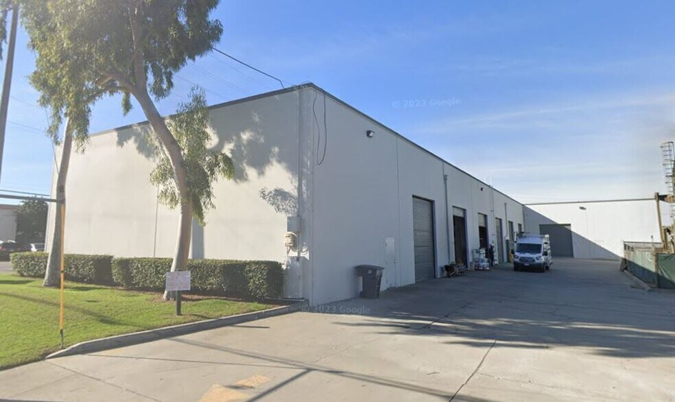 More Photos Of 1329-1399 E 28th St, Signal Hill Warehouse For Sale