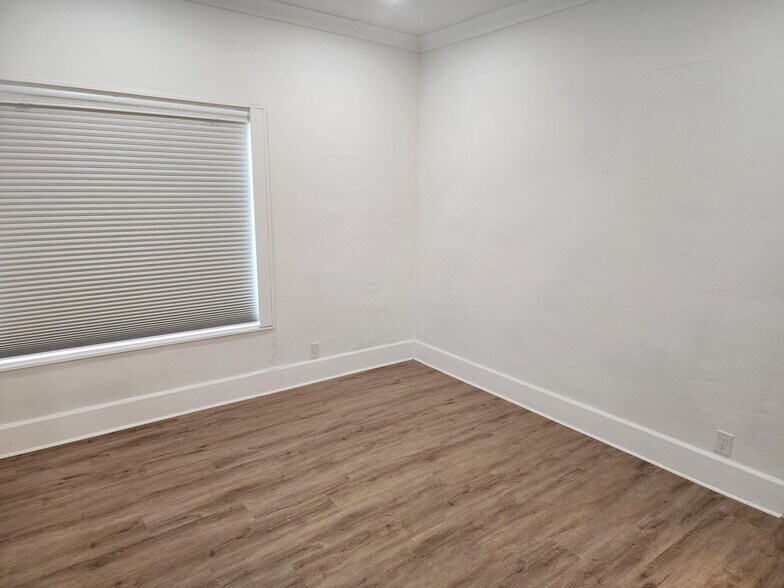 More Photos Of 2820 1st Ave N, Saint Petersburg Storefront Retail Office For Lease