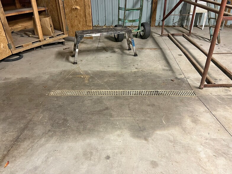 More Photos Of 2010 Schaper Ave, Erie Warehouse For Sale