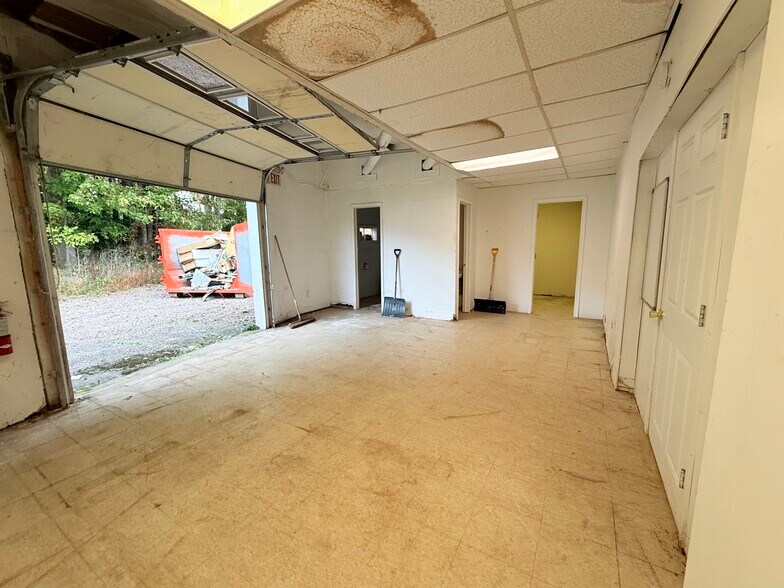 More Photos Of 807 S 4th St, Fulton General Retail For Sale