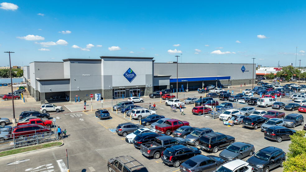 Primary Photo Of Sam's Club, Dallas Freestanding For Sale