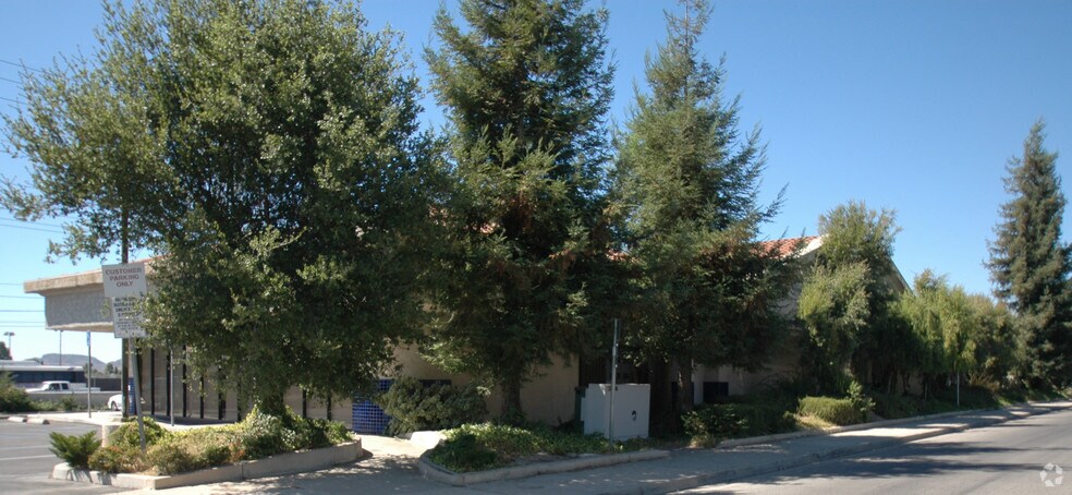 More Photos Of 2220 N Moorpark Rd, Thousand Oaks Freestanding For Lease