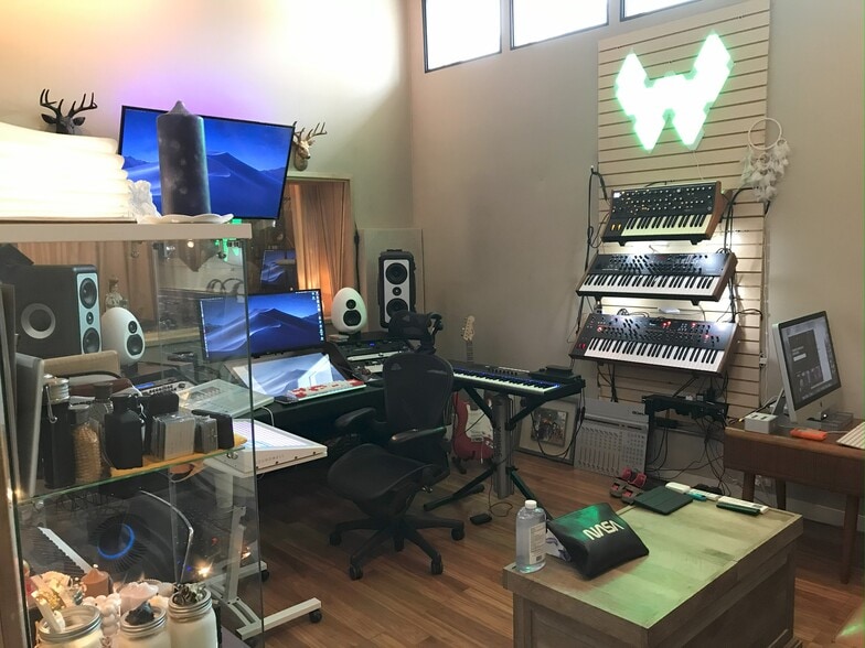 More Photos Of 3131 Cahuenga Blvd W, Los Angeles Office For Sale