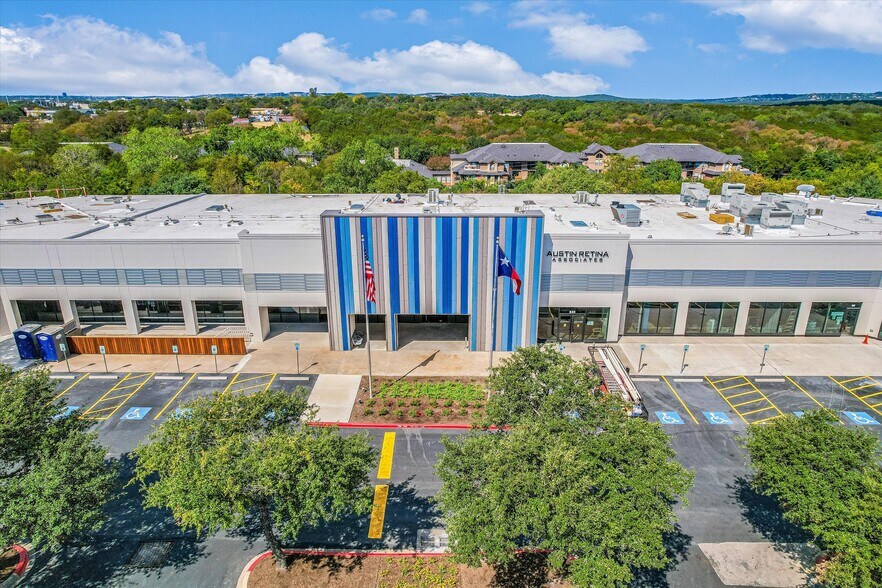More Photos Of 4544 S Lamar Blvd, Austin Office For Sale