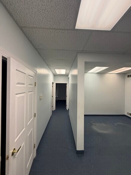 More Photos Of 1 Oxford Xing, New Hartford Medical For Lease