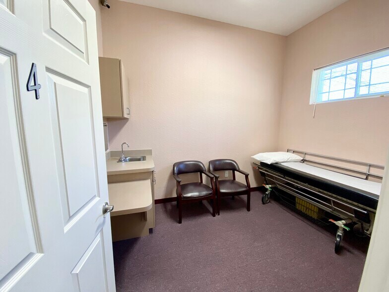 More Photos Of 929 N US Hwy 27/441, Lady Lake Medical For Lease