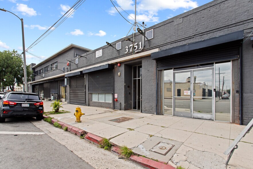 More Photos Of 3751-3761 S Hill St, Los Angeles Warehouse For Lease