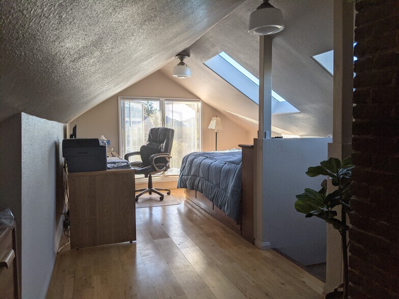 More Photos Of 2757 Foothill Blvd, La Crescenta Freestanding For Sale