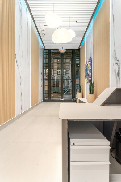 More Photos Of 8-10 W 37th St, New York Office For Sale