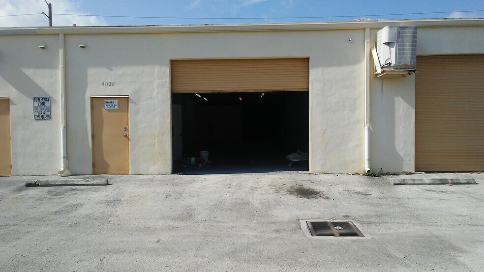 More Photos Of 4028-4030 NE 6th Ave, Oakland Park Warehouse For Lease