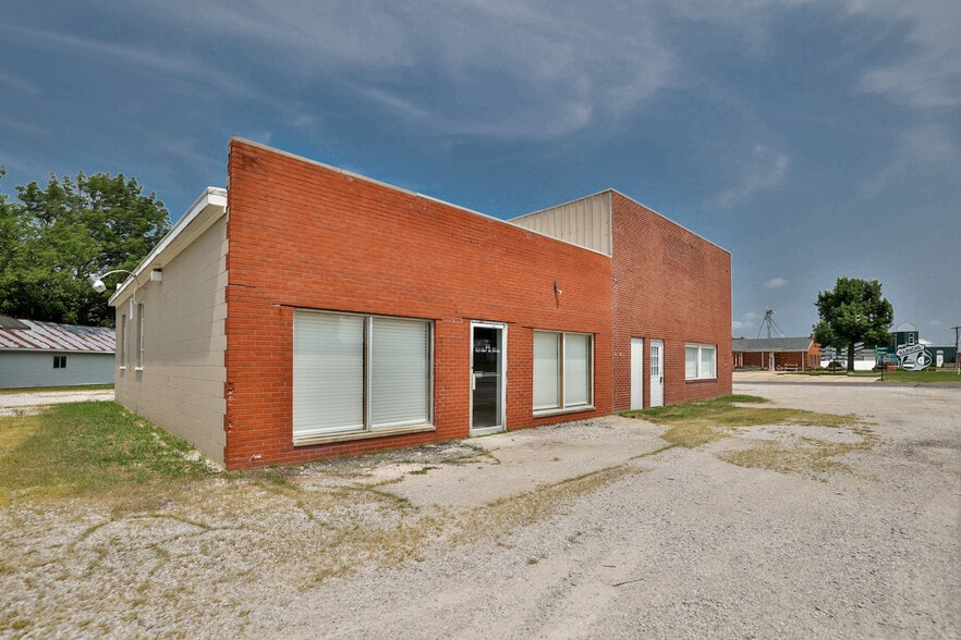 More Photos Of 205 S Old Route 66, Hamel Service For Lease