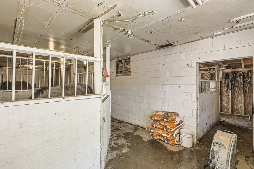 More Photos Of 8690 Verbena St, Commerce City Warehouse For Sale