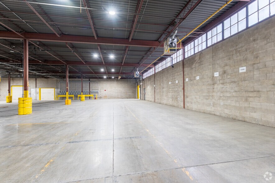 More Photos Of 25 Tangiers Rd, Toronto Manufacturing For Lease