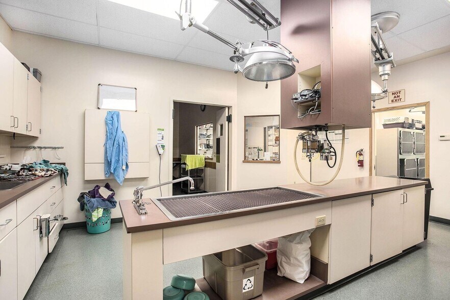 More Photos Of 2007 E Apple Ave, Muskegon Medical For Sale