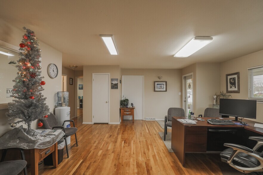 More Photos Of 1020 S Townsend Ave, Montrose Storefront Retail Office For Sale