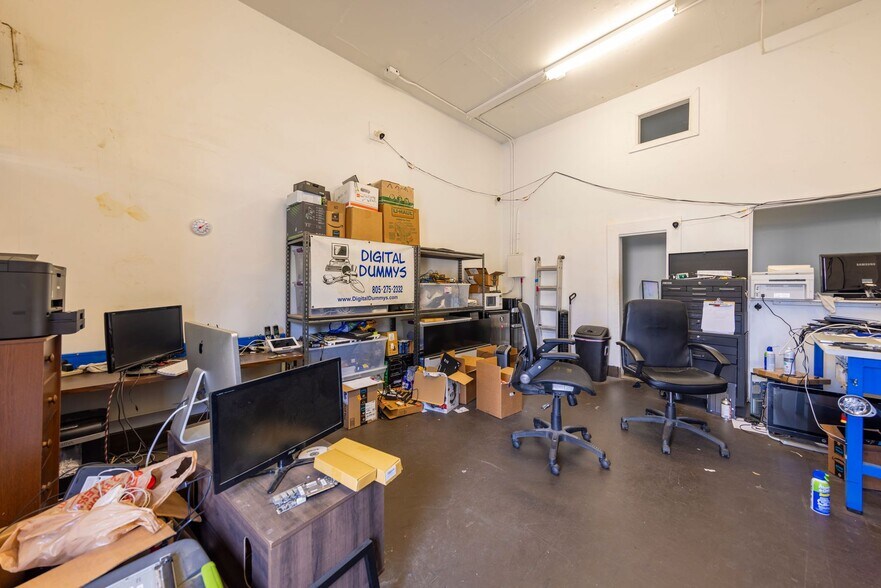 More Photos Of 690 N Ventura Ave, Oak View General Retail For Sale