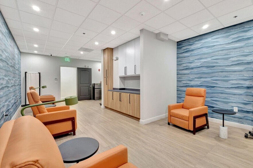 More Photos Of 402 SE 6th Ave, Delray Beach Medical For Sale