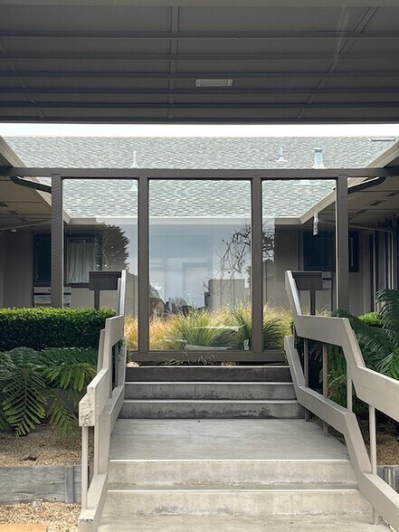 More Photos Of 26365 Carmel Rancho Blvd, Carmel Medical For Lease