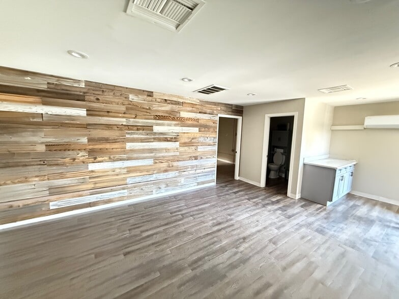 More Photos Of 1370 E 8th St, Tempe Warehouse For Lease