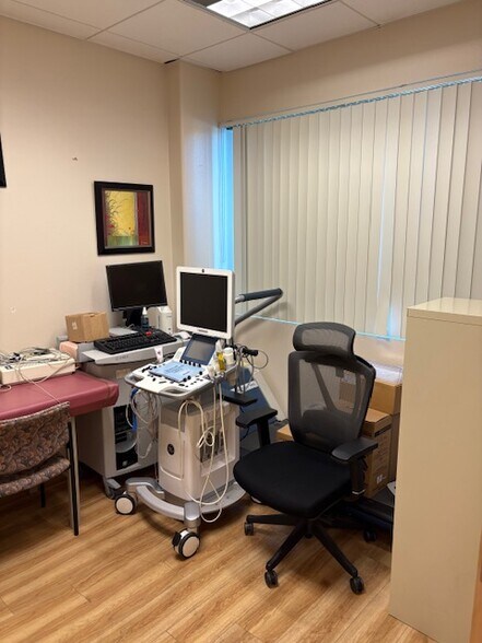 More Photos Of 1000 Newbury Rd, Thousand Oaks Medical For Lease