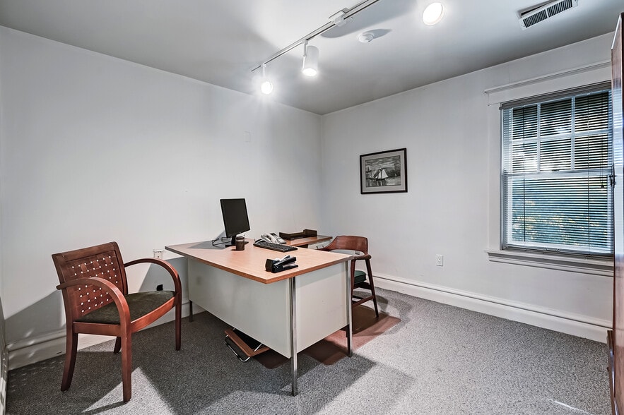 More Photos Of 15 N Lincoln St, Hinsdale Office For Sale